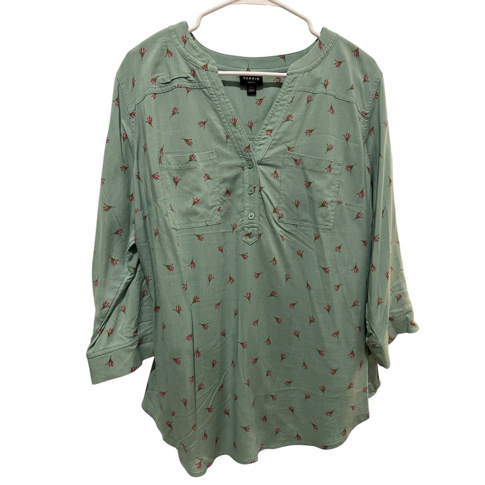 Torrid Harper Blouse Size 00 Sage Floral Roll Tab Sleeve Split Neck Top